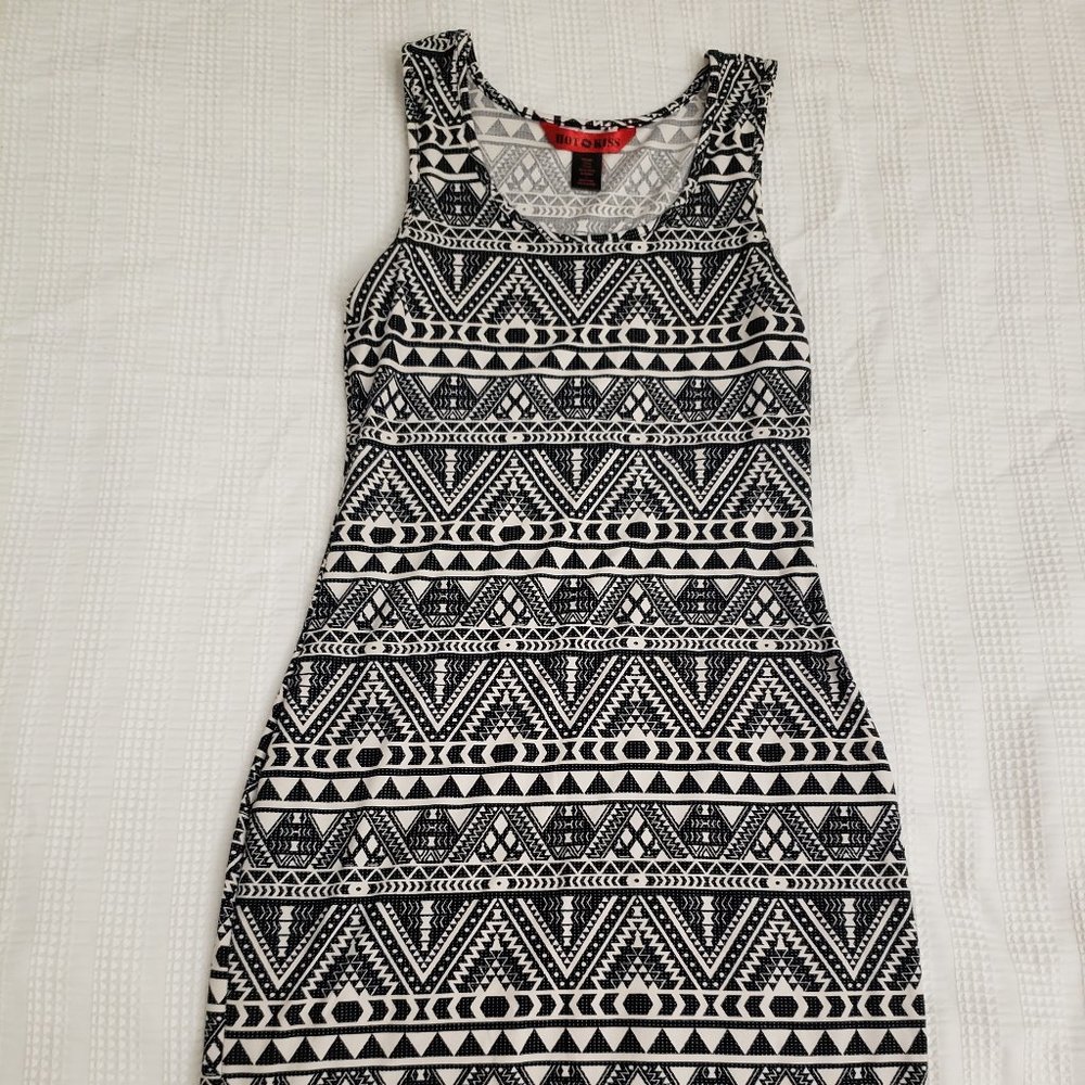Black and white bodycon dress